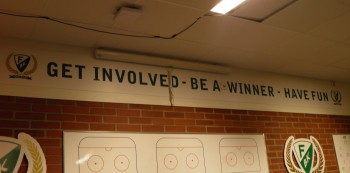 "Get involved, be a winner"  Texten i omklädningsrummet gäller både spelare och fans! Foto: Marie Angle/fbkbloggen