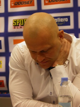 En påtagligt frustrerad Andreas Johansson under presskonferensen efter semifinal ett. Foto: Marie Angle/fbkbloggen